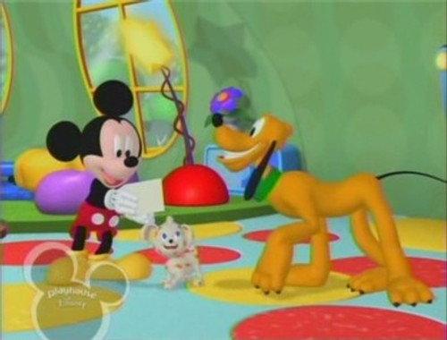 Pluto le chien babysitter