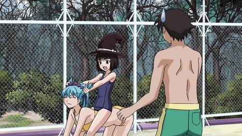 Des maillots de bain et un vampire